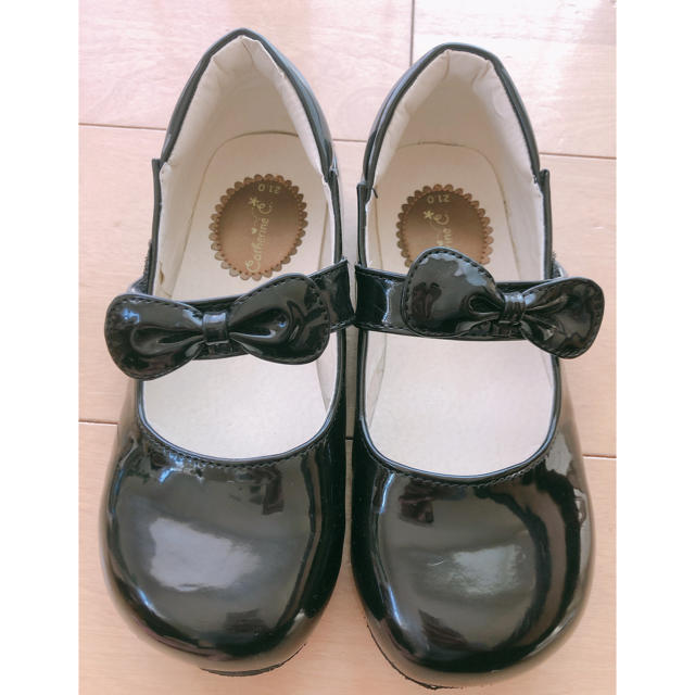 子供  エナメル 靴 黒 フォーマルシューズ キッズ/ベビー/マタニティのキッズ靴/シューズ(15cm~)(フォーマルシューズ)の商品写真