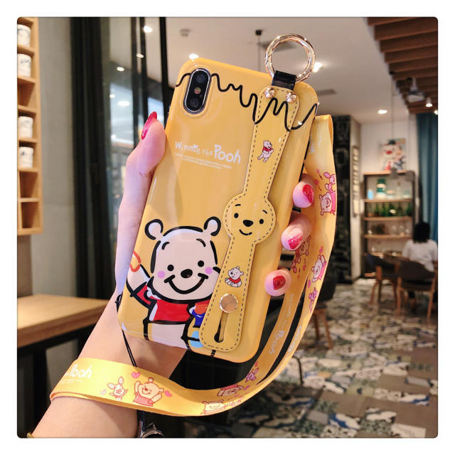 Disney(ディズニー)の韓国　iPhone11 新品　ディズニー　値下げ　プーさん携帯ケース　黄色 スマホ/家電/カメラのスマホアクセサリー(iPhoneケース)の商品写真