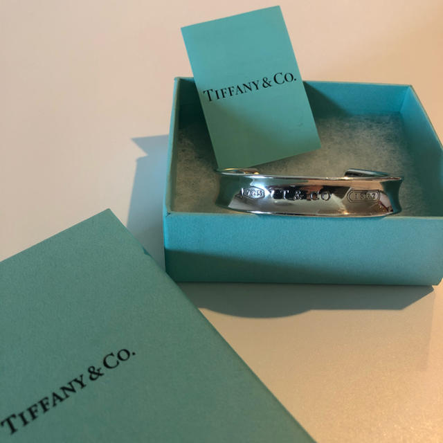 Tiffany & Co.(ティファニー)のティファニーナローバングル正規品☆ レディースのアクセサリー(ブレスレット/バングル)の商品写真