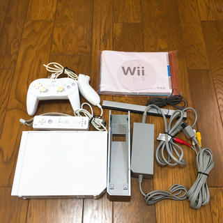 ウィー(Wii)のWii本体 コントローラー付き！ おうち時間にいかがでしょうか♪(家庭用ゲーム機本体)