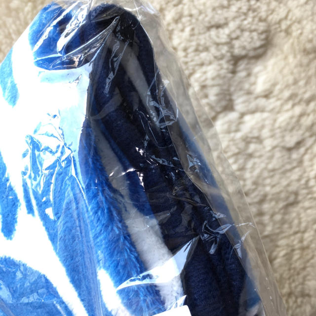 marimekko(マリメッコ)の新品！フィンレイソン北欧フリースひざ掛け青い象かんぽ生命イケア好きにも インテリア/住まい/日用品の寝具(毛布)の商品写真