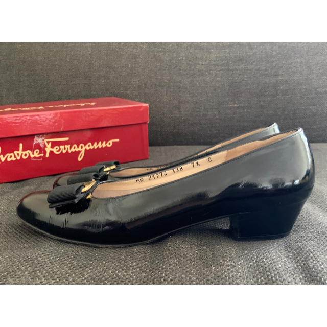 Ferragamo(フェラガモ)のフェラガモ　ヴァラパンプス レディースの靴/シューズ(ハイヒール/パンプス)の商品写真