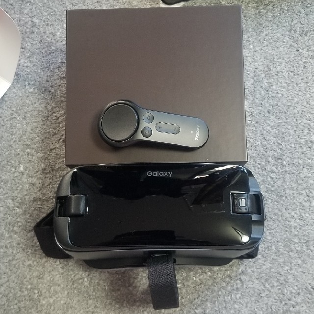 [美品]Galaxy Gear VR with Controller SM-R3