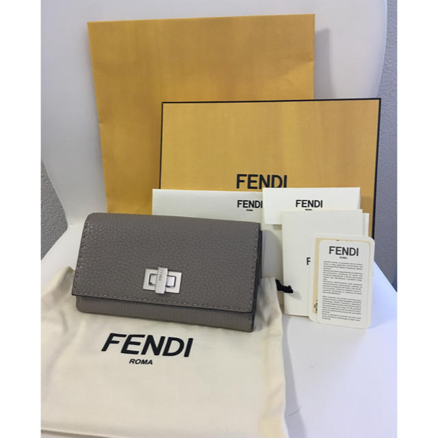 【美品】FENDI  peekaboo レザーウォレット