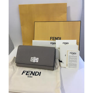 フェンディ(FENDI)の【美品】FENDI  peekaboo レザーウォレット(財布)