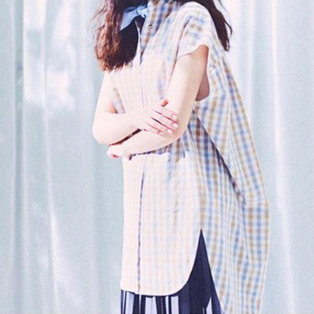 Drawer(ドゥロワー)の美品 ヨリ yori チェックブラウス 外村久美子さん着用 レディースのトップス(シャツ/ブラウス(半袖/袖なし))の商品写真