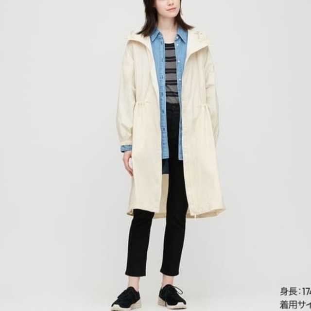 UNIQLO(ユニクロ)のライトブロックテックコート  新品 白L レディースのジャケット/アウター(ナイロンジャケット)の商品写真