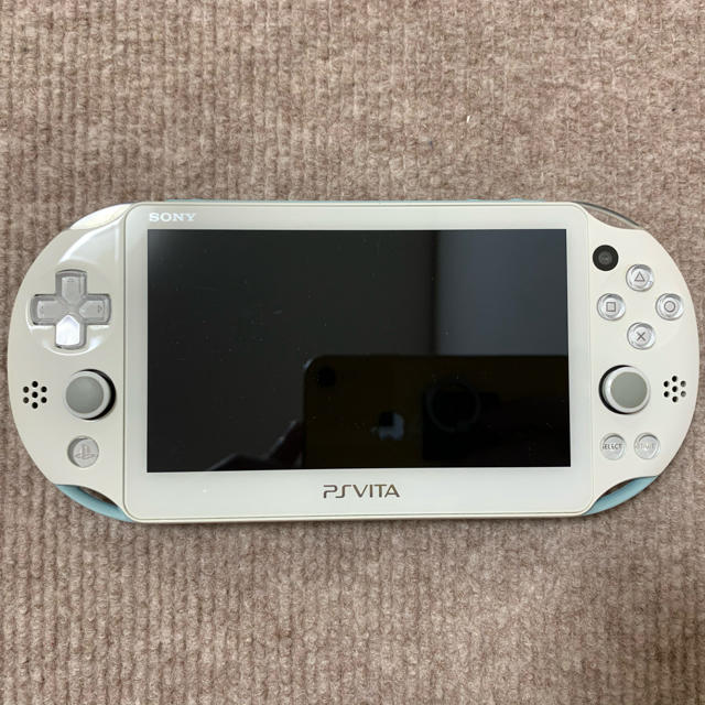 PSVITA本体＋ソフト(FIFA14)+SDカード(8GB)ゲームソフト/ゲーム機本体