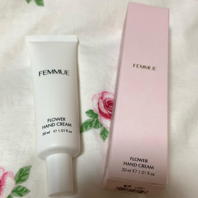 Cosme Kitchen(コスメキッチン)のファミュ フラワー ハンドクリーム FAMMUE 新品 コスメキッチン コスメ/美容のボディケア(ハンドクリーム)の商品写真