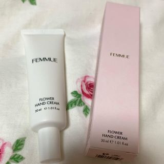 コスメキッチン(Cosme Kitchen)のファミュ フラワー ハンドクリーム FAMMUE 新品 コスメキッチン(ハンドクリーム)