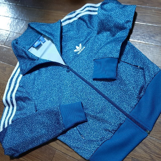 adidas(アディダス)のadidasoriginals　ジャケット　L レディースのジャケット/アウター(その他)の商品写真