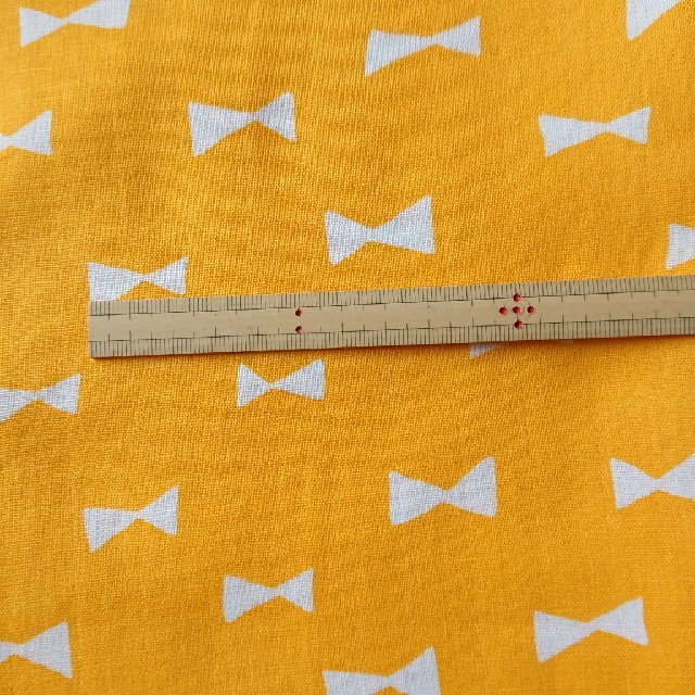 《値下げしました❗》ダブルガーゼ(リボン・黄) 106×100cm ハンドメイドの素材/材料(生地/糸)の商品写真