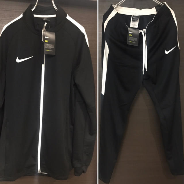 NIKE(ナイキ)のNIKE ナイキ ジャージ上下セットアップ  XL 黒　新品 メンズのトップス(ジャージ)の商品写真