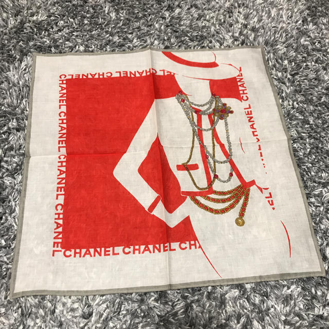 CHANEL - 【未使用】CHANEL スカーフ ホワイト×レッドの通販 by プロッピ｜シャネルならラクマ