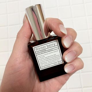 オゥパラディ(AUX PARADIS)のAUX PARADIS ウィンターベリー　15ml(香水(女性用))