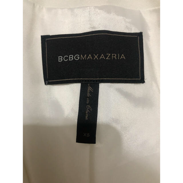 BCBGMAXAZRIA(ビーシービージーマックスアズリア)の未着用　BCBG  ジャケット　ホワイト レディースのジャケット/アウター(テーラードジャケット)の商品写真