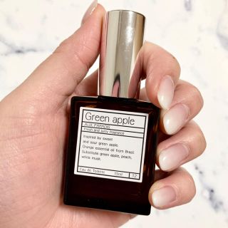 オゥパラディ(AUX PARADIS)のAUX PARADIS グリーンアップル　15ml(香水(女性用))