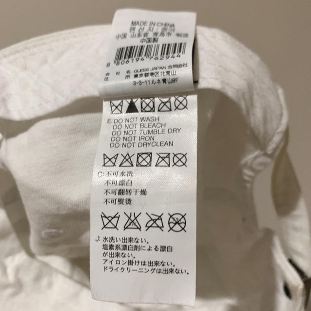 GUESS(ゲス)のguessローキャップ レディースの帽子(キャップ)の商品写真