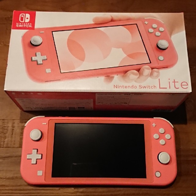 【新古品】Nintendo Switch Lite コーラル 保護フィルム貼付済