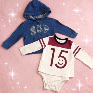 ギャップ(GAP)の☆baby Gapベビーギャップ☆長袖ロンパース＆ロゴパーカー☆70サイズ難あり(ロンパース)