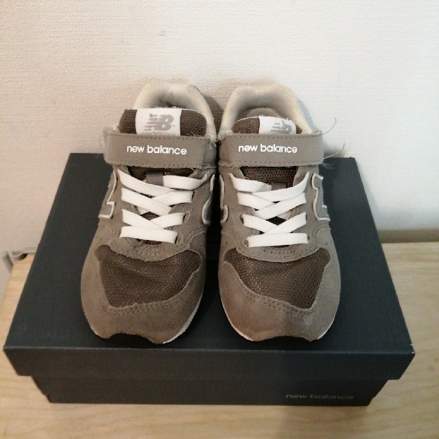 New Balance(ニューバランス)のニューバランス　996　グレー　18.5cm キッズ/ベビー/マタニティのキッズ靴/シューズ(15cm~)(スニーカー)の商品写真