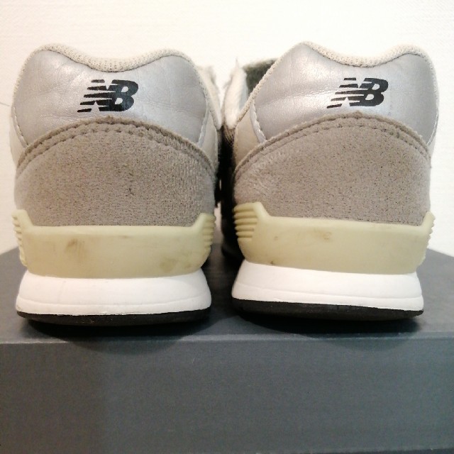 New Balance(ニューバランス)のニューバランス　996　グレー　18.5cm キッズ/ベビー/マタニティのキッズ靴/シューズ(15cm~)(スニーカー)の商品写真