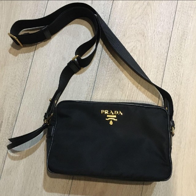 PRADA(プラダ)のお値下げ！正規品！美品 プラダ ショルダーバッグ レディースのバッグ(ショルダーバッグ)の商品写真