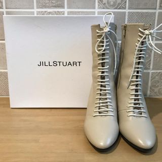 ジルスチュアート(JILLSTUART)のレースアップ　ブーツ　ホワイト  メルレースアップブーツ(ブーツ)