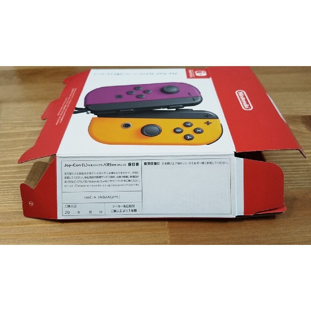 Nintendo Switch(ニンテンドースイッチ)の【新品】任天堂スイッチ ジョイコン 右 ネオンオレンジ エンタメ/ホビーのゲームソフト/ゲーム機本体(家庭用ゲーム機本体)の商品写真