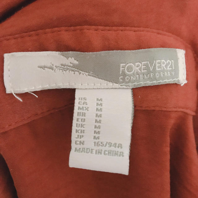 FOREVER 21(フォーエバートゥエンティーワン)のオレンジシャツ レディースのトップス(シャツ/ブラウス(長袖/七分))の商品写真