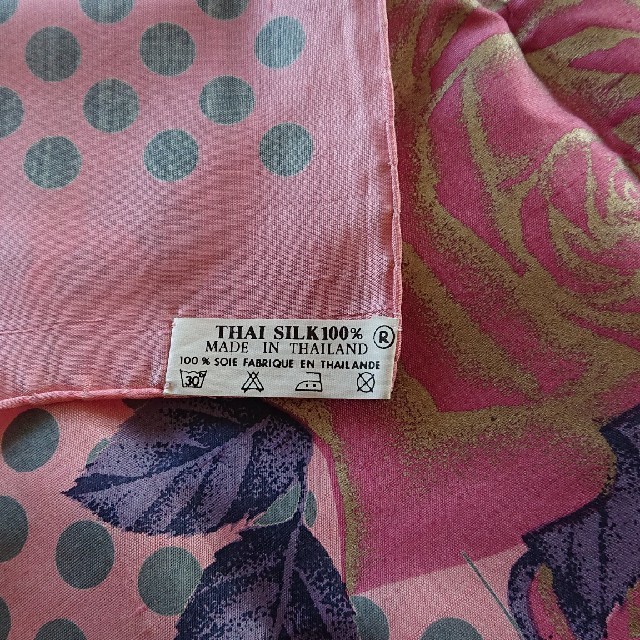 タイシルクスカーフ レディースのファッション小物(バンダナ/スカーフ)の商品写真