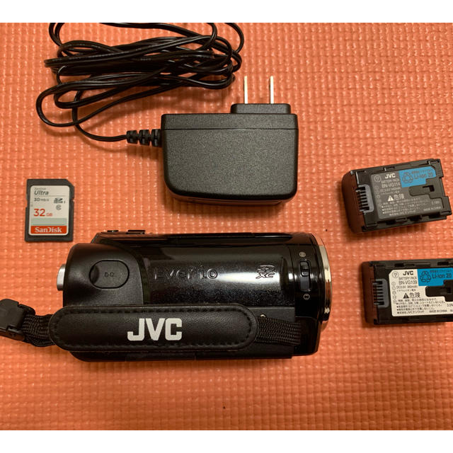 KENWOOD(ケンウッド)の［中古美品］JVC Everio E241 FHDハンディーカム  スマホ/家電/カメラのカメラ(ビデオカメラ)の商品写真