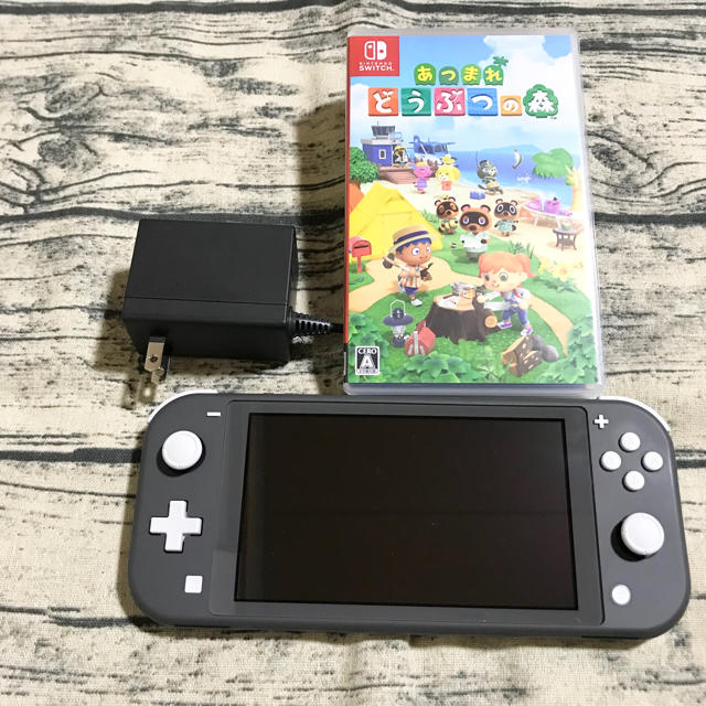 任天堂(ニンテンドウ)のNintendo Switch lite&あつまれどうぶつの森 グレー 美品 エンタメ/ホビーのゲームソフト/ゲーム機本体(携帯用ゲーム機本体)の商品写真