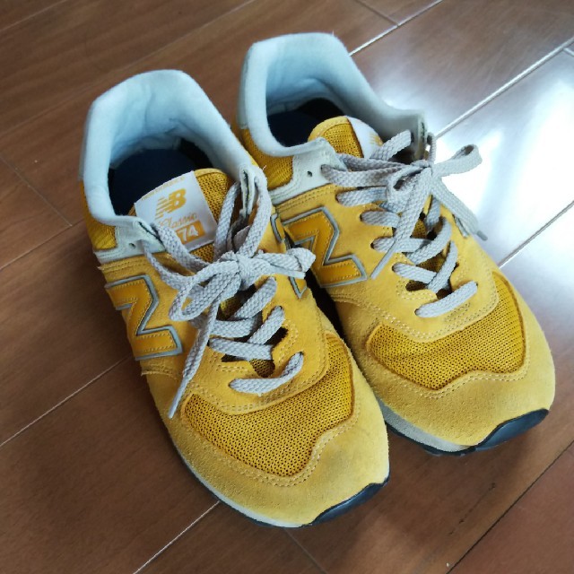 New Balance(ニューバランス)の美品！ニューバランス574 イエロー レディースの靴/シューズ(スニーカー)の商品写真