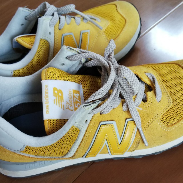 New Balance(ニューバランス)の美品！ニューバランス574 イエロー レディースの靴/シューズ(スニーカー)の商品写真