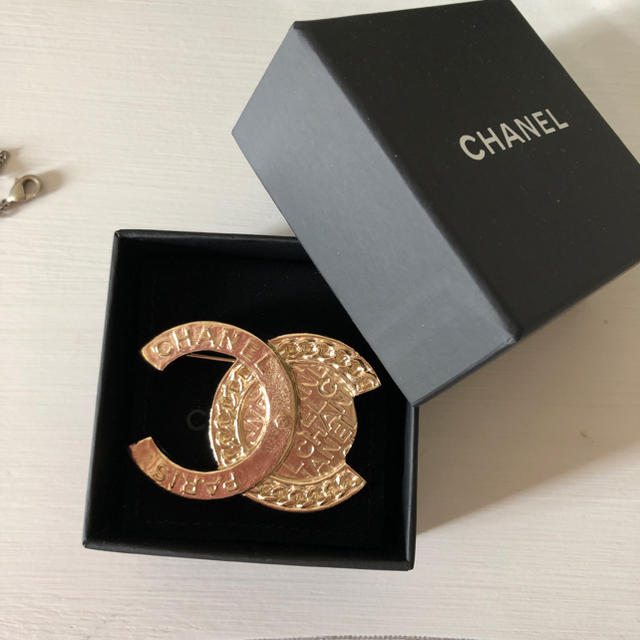 CHANEL(シャネル)のシャネル　CHANEL ブローチ　 レディースのアクセサリー(ブローチ/コサージュ)の商品写真