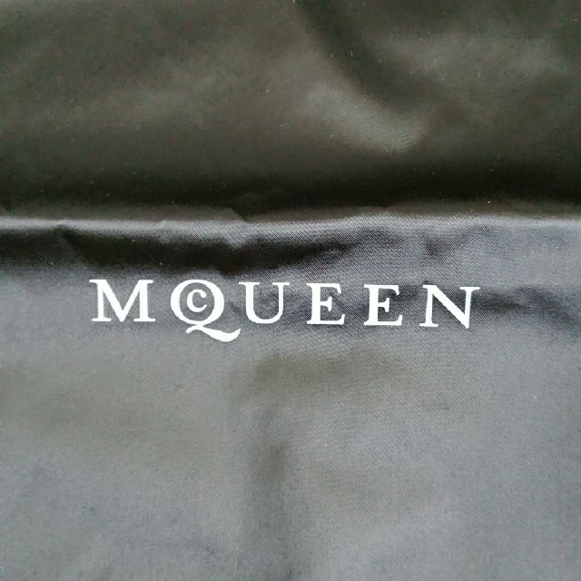 Alexander McQueen(アレキサンダーマックイーン)のアレキサンダー・マックイーン 保存袋×2枚 レディースのバッグ(ショップ袋)の商品写真