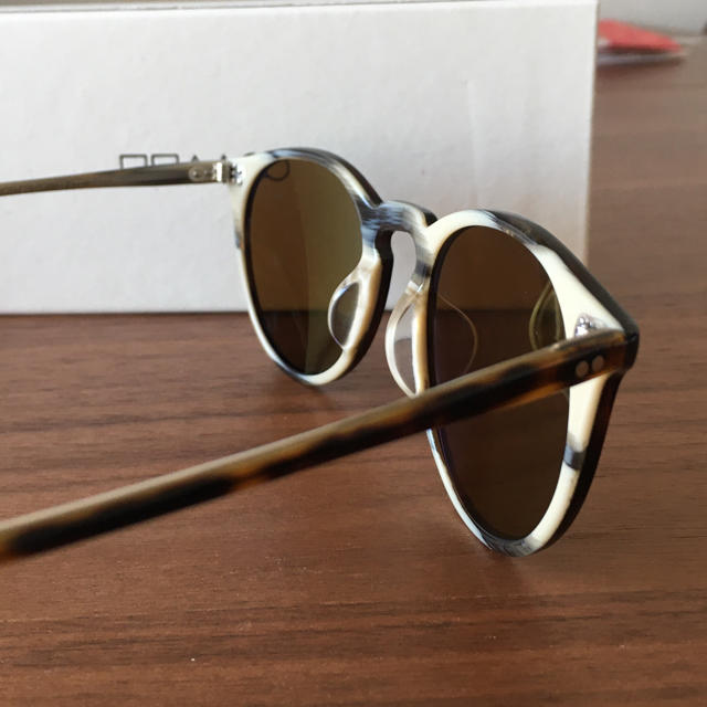 Oliver Peoples サングラス　ブラウン