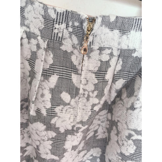 dazzlin(ダズリン)の花柄　ギンガムチェック　スカート レディースのスカート(ミニスカート)の商品写真