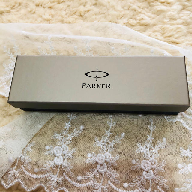 Parker(パーカー)のパーカー　parker ボールペン　新品未使用　箱付き　定価3,000円 インテリア/住まい/日用品の文房具(ペン/マーカー)の商品写真