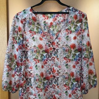 ザラ(ZARA)のZARA 花柄トップス　Ｌサイズ(シャツ/ブラウス(半袖/袖なし))