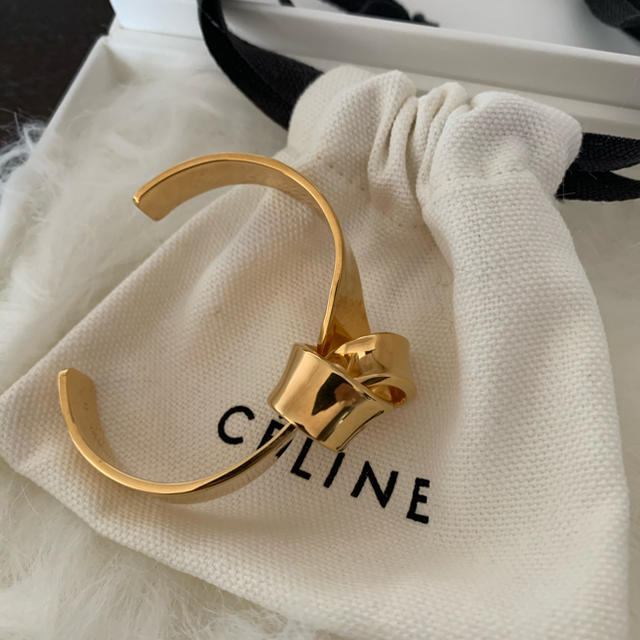 1着でも送料無料 CELINE - CELINE ノットフラットバングルS |セリーヌならラクマ kmme by 未使用の通販 アクセサリー