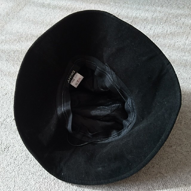 DKNY(ダナキャランニューヨーク)のDKNY 黒色帽子 レディースの帽子(ハット)の商品写真