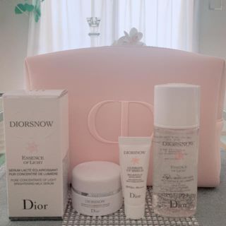 クリスチャンディオール(Christian Dior)のChristianDior ☆snowエッセンスコフレ☆限定品(コフレ/メイクアップセット)