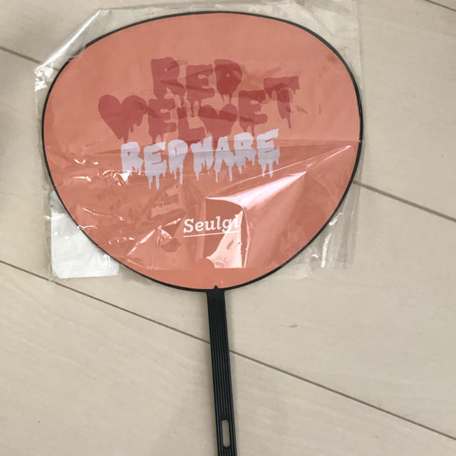 redvelvet redmare 公式グッズ　うちわ エンタメ/ホビーのタレントグッズ(アイドルグッズ)の商品写真