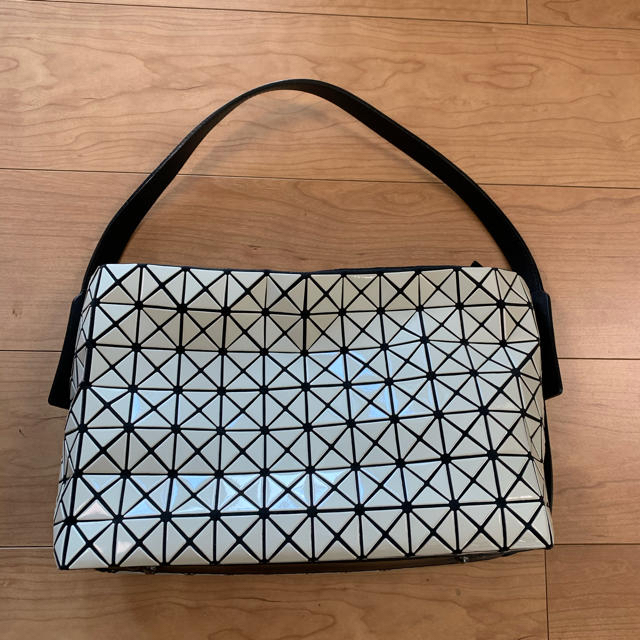 PLEATS PLEASE ISSEY MIYAKE - プリーツプリーズ　ショルダーバッグ　オフホワイト