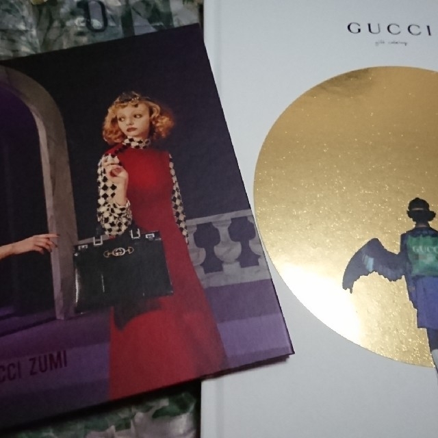 Gucci(グッチ)のGUCCI カタログ 2冊セット GUCCI ZUMI エンタメ/ホビーのコレクション(ノベルティグッズ)の商品写真