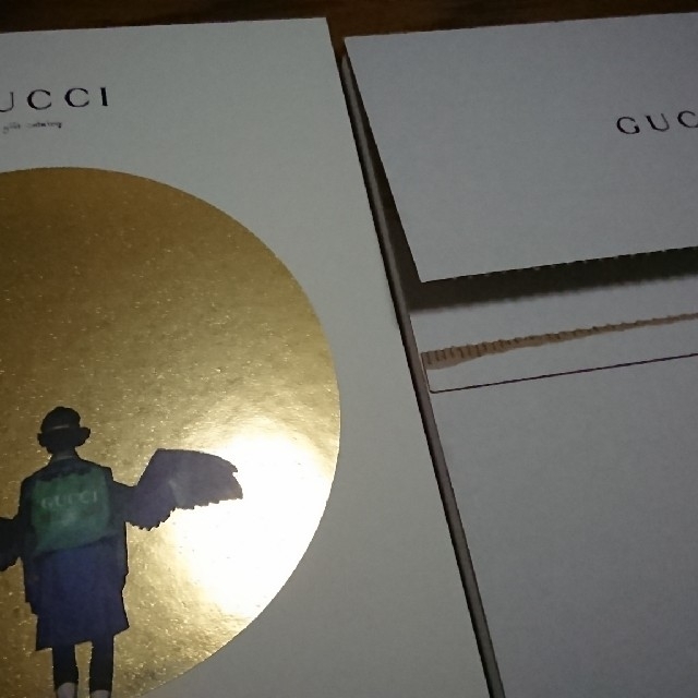 Gucci(グッチ)のGUCCI カタログ 2冊セット GUCCI ZUMI エンタメ/ホビーのコレクション(ノベルティグッズ)の商品写真