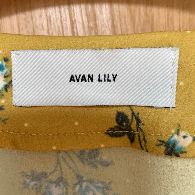 Avan Lily(アバンリリー)のロングワンピース　AVAN LILY  イエロー　花柄 レディースのワンピース(ロングワンピース/マキシワンピース)の商品写真