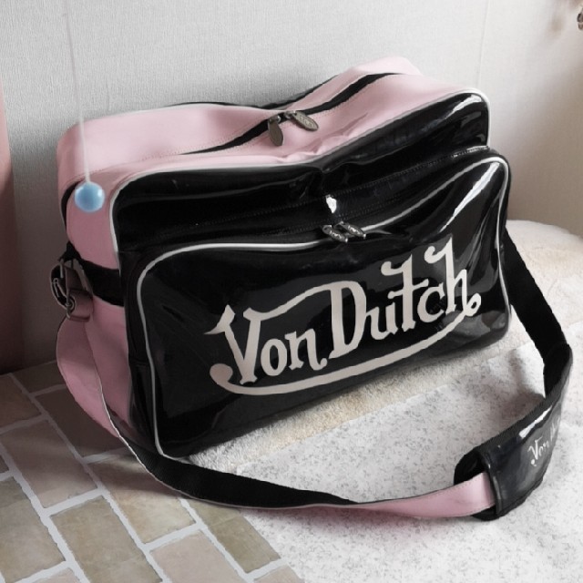 Von Dutch(ボンダッチ)のスポーツバッグ★エナメル☆ビッグ レディースのバッグ(ショルダーバッグ)の商品写真